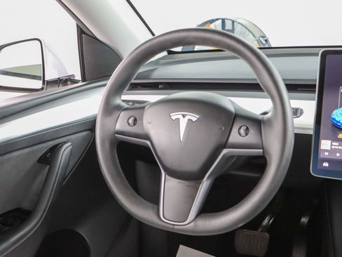 Used 2025 Tesla Model Y Long Range image 12