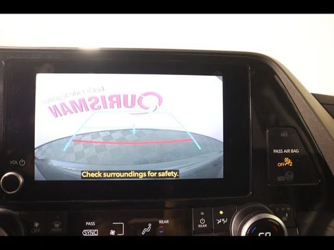 Used 2024 Toyota Highlander XLE FWD image 41