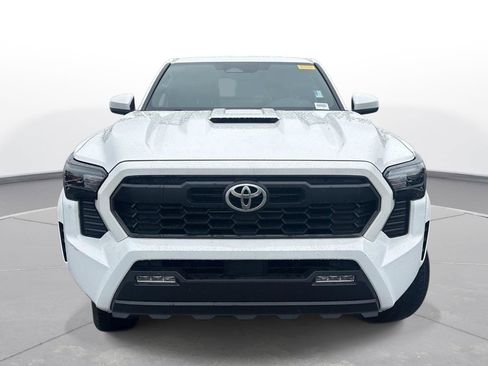 Used 2025 Toyota Tacoma TRD Sport AWD/4WD image 3