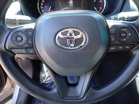 Used 2025 Toyota RAV4 XLE AWD/4WD image 15