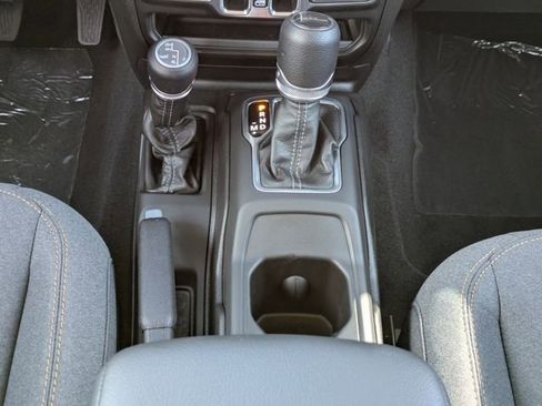 New 2025 Jeep Gladiator Sport AWD/4WD image 18