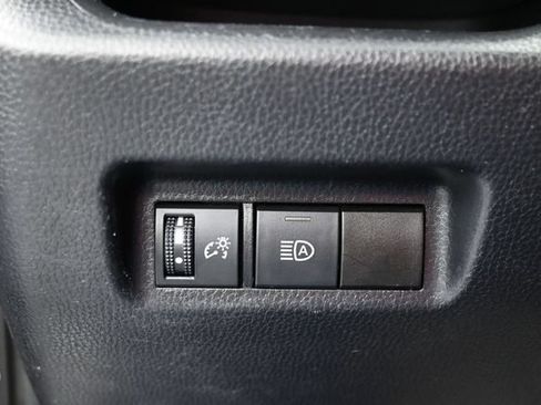 Used 2019 Toyota RAV4 XLE FWD image 22