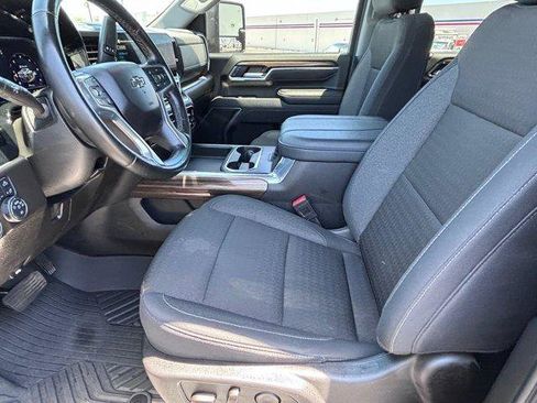 Used 2025 Chevrolet Silverado 2500 LT w/ Trail Boss Package AWD/4WD image 16