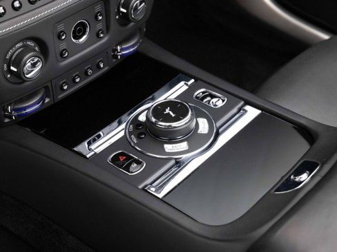 Used 2019 Rolls-Royce Dawn RWD image 36