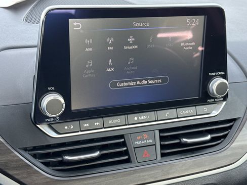 Used 2025 Nissan Altima 2.5 SV FWD image 24