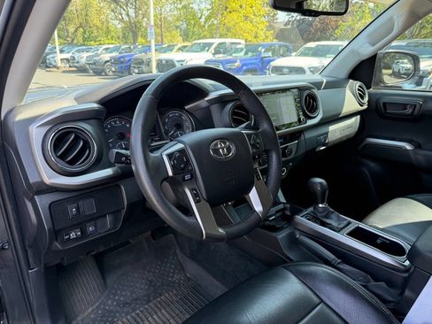 Certified 2021 Toyota Tacoma SR5 AWD/4WD image 13