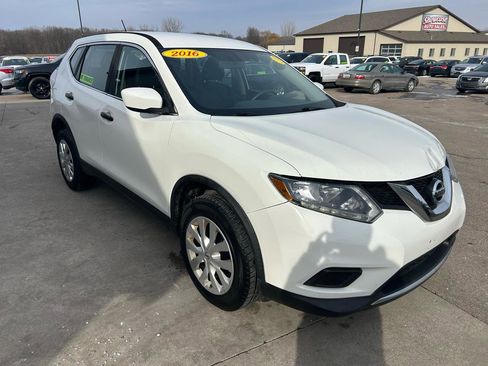 Used 2016 Nissan Rogue S image 3