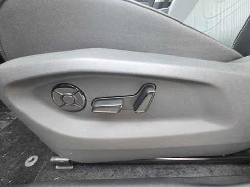 New 2026 Volkswagen Tiguan SE AWD/4WD image 16
