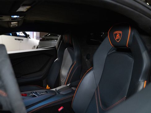 Used 2024 Lamborghini Revuelto AWD/4WD image 14