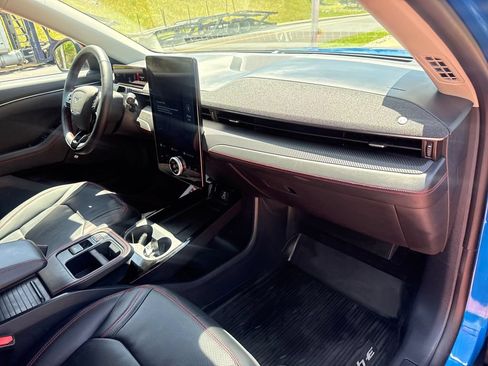 Used 2025 Ford Mustang Mach-E Premium w/ Sport Appearance Package AWD/4WD image 30