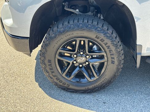 Used 2024 Chevrolet Silverado 1500 LT Trail Boss w/ Convenience Package II AWD/4WD image 10