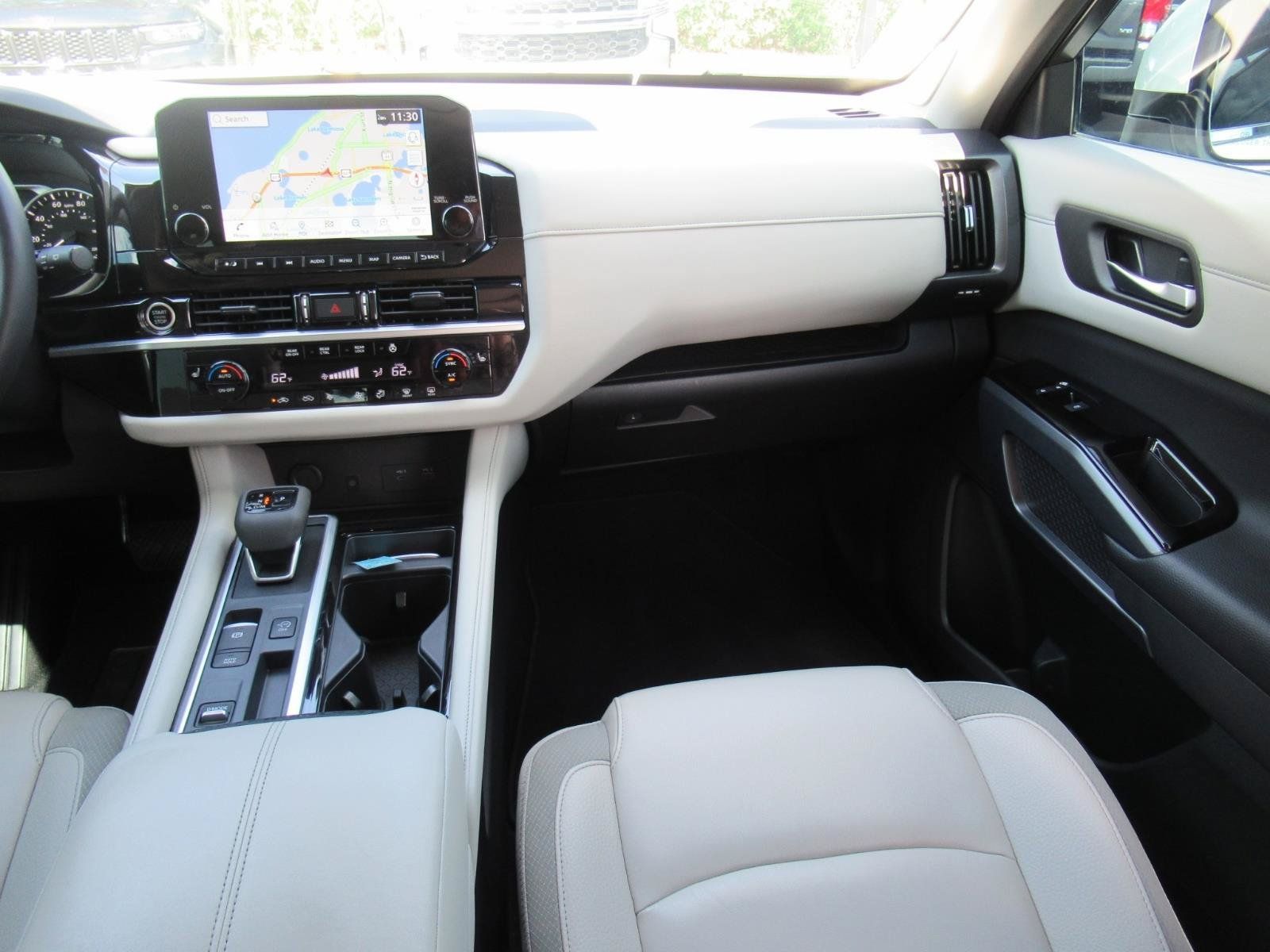 Used 2024 Nissan Pathfinder SL w/ SL Premium Package FWD image 15