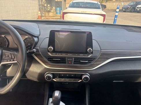 Used 2024 Nissan Altima 2.5 SV image 18