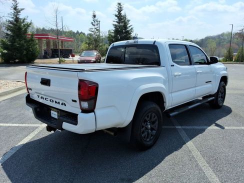 Used 2021 Toyota Tacoma SR5 w/ Technology Package image 5