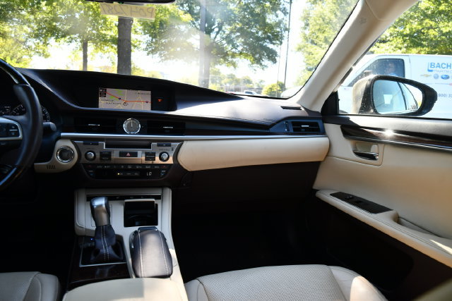 Used 2017 Lexus ES 350 w/ Luxury Package FWD image 20