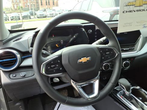 Certified 2026 Chevrolet Trax LT w/ Driver Confidence Package image 11