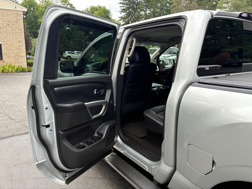 Used 2017 Nissan Titan SL AWD/4WD image 16