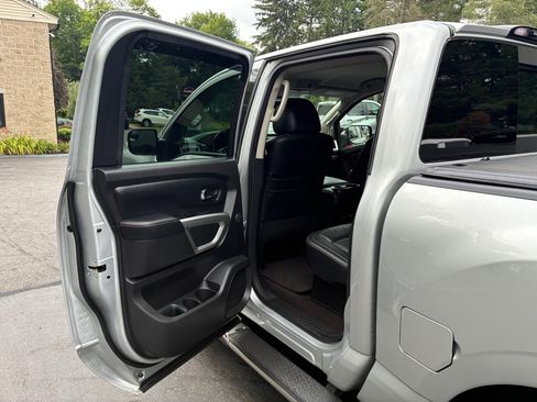 Used 2017 Nissan Titan SL AWD/4WD image 16