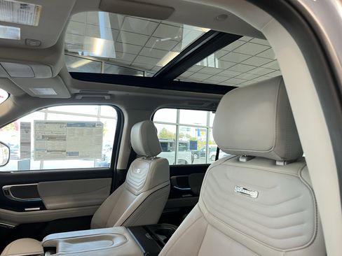 New 2025 Ford Expedition Platinum w/ Platinum Ultimate Package image 18