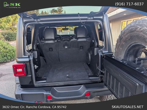 Used 2018 Jeep Wrangler Unlimited Rubicon AWD/4WD image 35