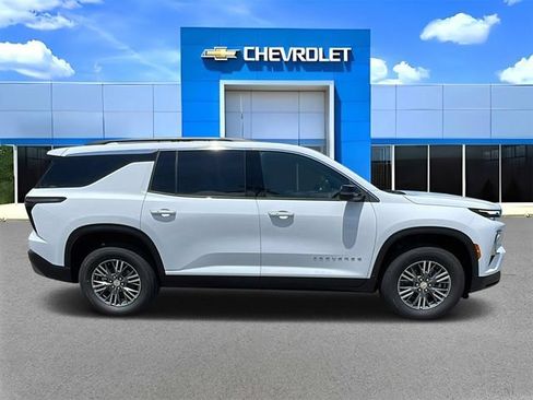 New 2026 Chevrolet Traverse LT w/ LPO, Floor Liner Package FWD image 2