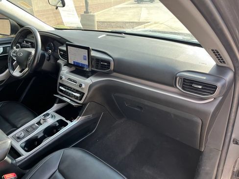 Used 2023 Ford Explorer XLT w/ Equipment Group 202A AWD/4WD image 13