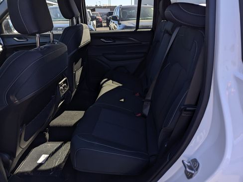 New 2025 Jeep Grand Cherokee Laredo w/ Luxury Tech Group I image 8