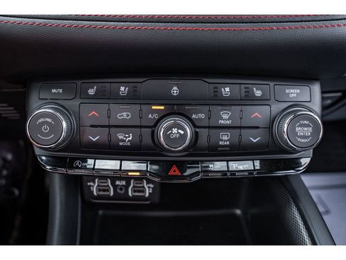 Used 2024 Dodge Durango GT AWD/4WD image 17