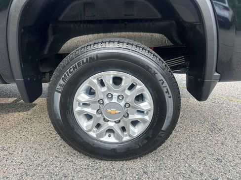 Used 2023 Chevrolet Silverado 2500 LT w/ Z71 Off-Road Package AWD/4WD image 14