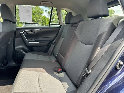 Used 2025 Toyota RAV4 XLE AWD/4WD image 32