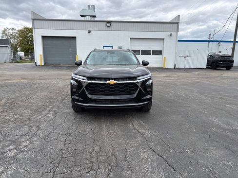 New 2026 Chevrolet Trax LT w/ LT Convenience Package FWD image 2