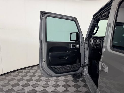 Used 2023 Jeep Gladiator Sport AWD/4WD image 24