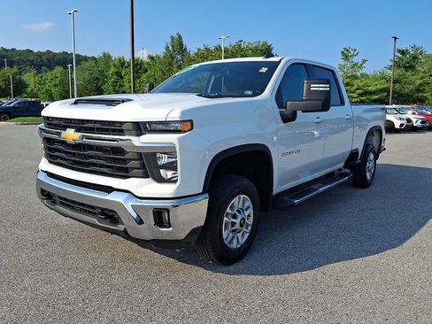 Used 2025 Chevrolet Silverado 2500 LT w/ Convenience Package AWD/4WD image 3