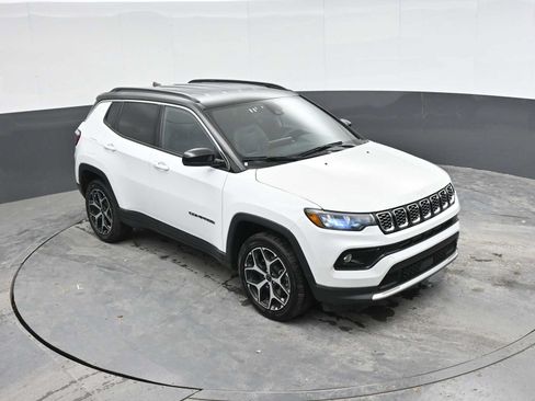 Used 2025 Jeep Compass Limited AWD/4WD image 18