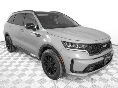 Used 2022 Kia Sorento EX w/ Panoramic Sunroof Package image 3