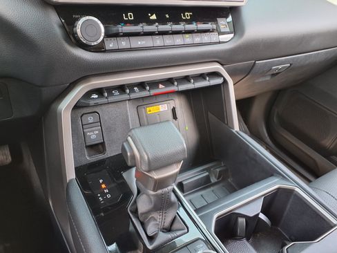 Used 2024 Toyota Tundra Limited AWD/4WD image 29