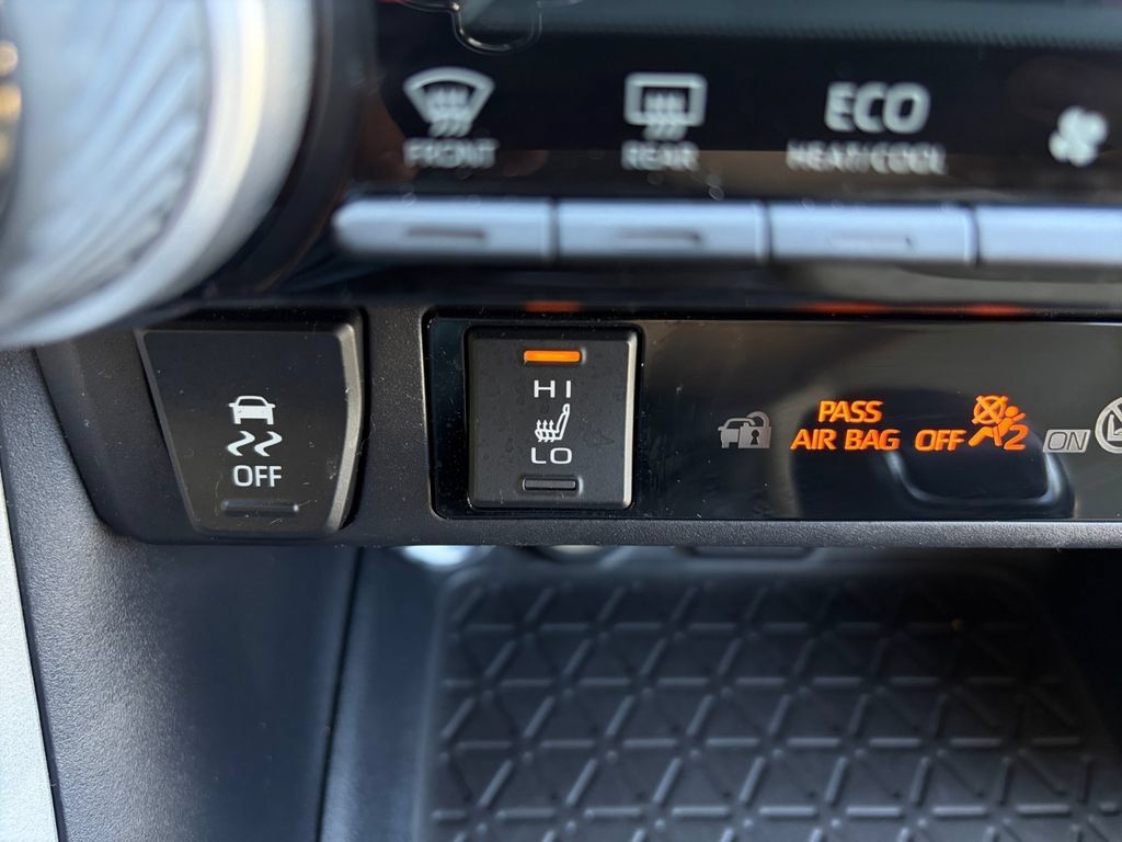 Used 2025 Toyota RAV4 XLE Premium w/ Weather Package AWD/4WD image 19