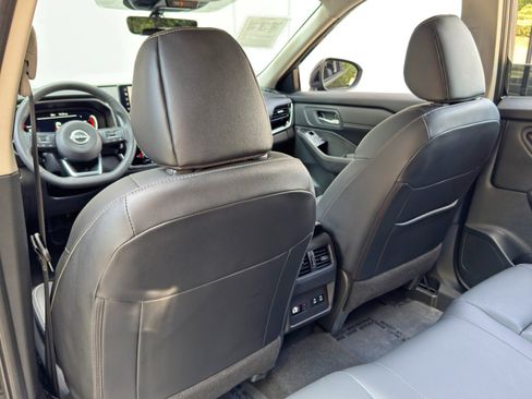 Used 2024 Nissan Rogue SL w/ SL Premium Package FWD image 31