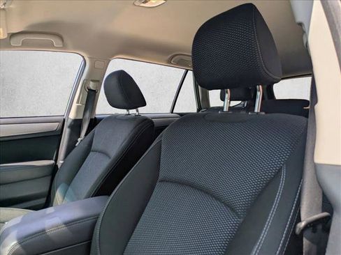 Used 2018 Subaru Outback 2.5i Premium image 11