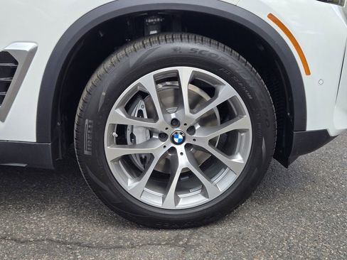 New 2026 BMW X5 xDrive40i w/ Premium Package AWD/4WD image 11