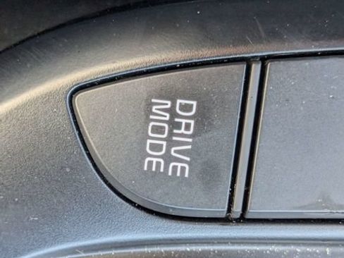 Used 2025 Kia Soul LX w/ LX Technology Package FWD image 32