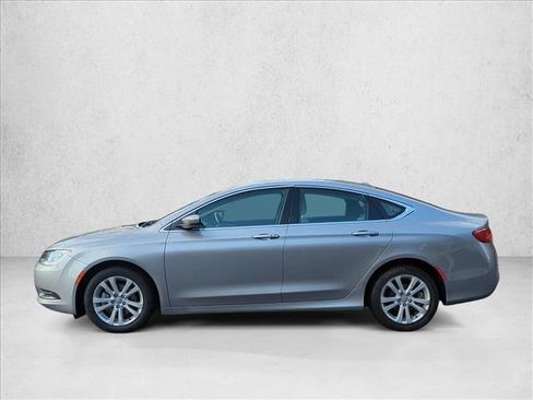 Used 2017 Chrysler 200 Limited Platinum image 8
