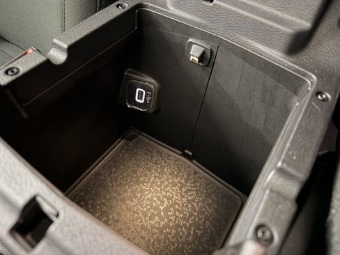 Used 2018 Jeep Wrangler Unlimited Sahara image 24