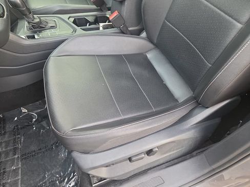 Used 2021 Volkswagen Tiguan SE w/ Panoramic Sunroof Package FWD image 28