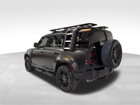 Used 2024 Land Rover Defender 110 X-Dynamic SE image 9