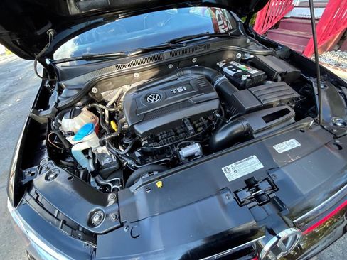 Used 2017 Volkswagen Jetta GLI image 32