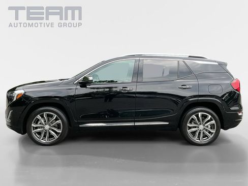 Used 2020 GMC Terrain Denali w/ Denali Premium Package FWD image 4
