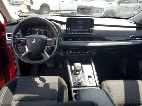 Used 2023 Mitsubishi Outlander ES FWD image 13