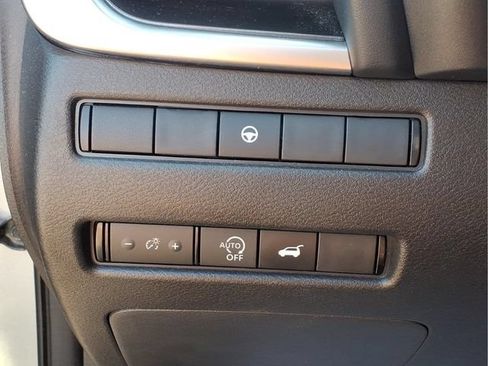 Used 2024 Nissan Rogue SV FWD image 16