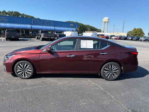 Used 2023 Nissan Altima 2.5 SV FWD image 6